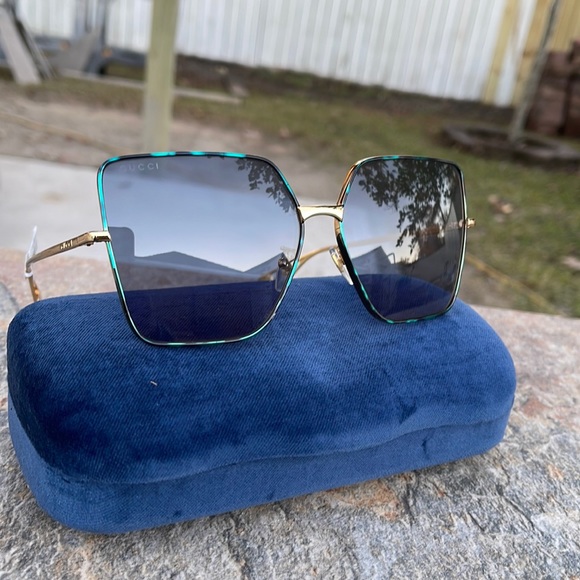 GUCCI 61mm Oversized Sunglasses